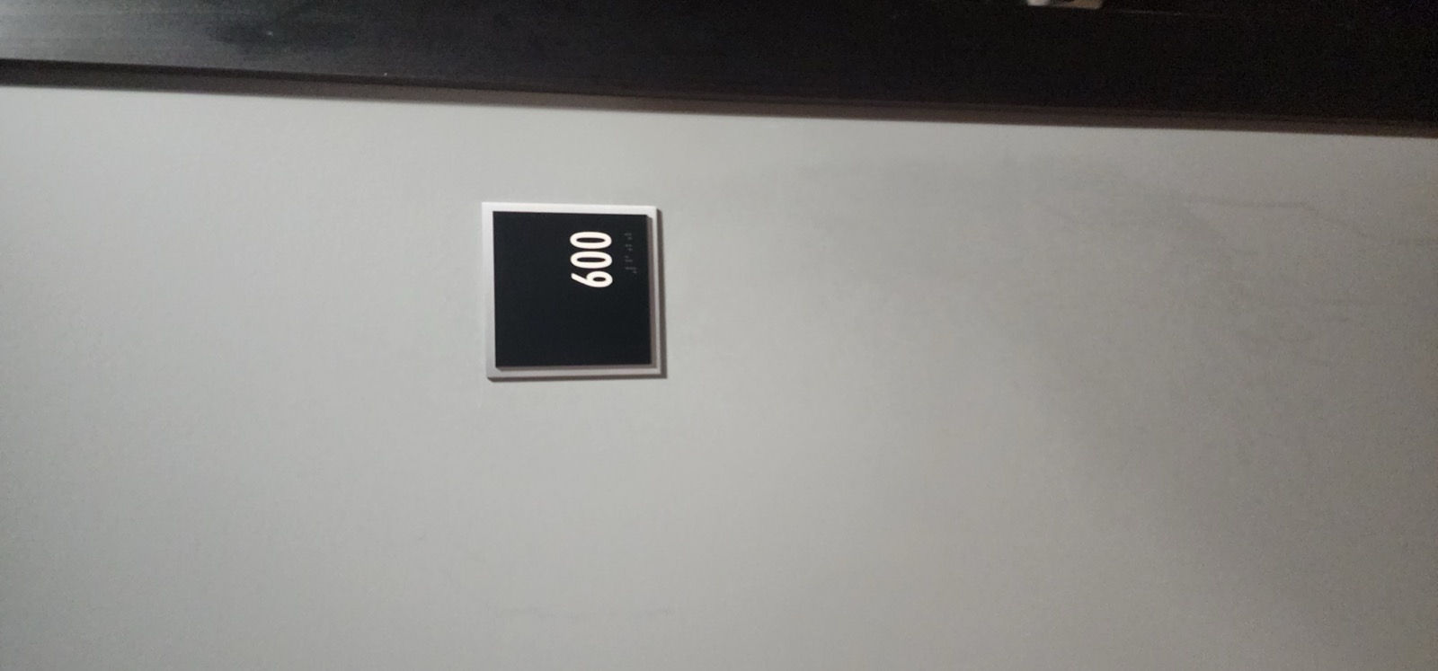 600